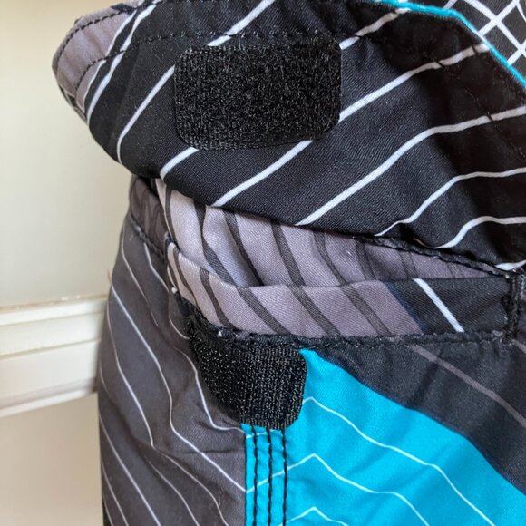 Boy's size XL Blue & Gray Geometric Swim Short (NWT) - Picture 5 of 7